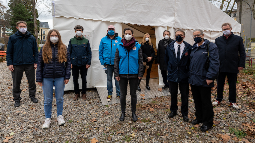 Essenstreff mit Aufwärmzelt